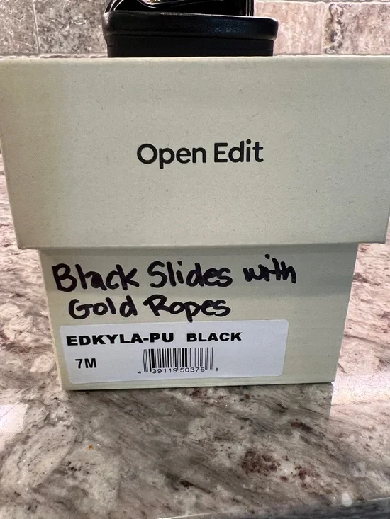 Pointed Black Leather Mule with Decorative Gold Twist Chain - Picture 2 of 4